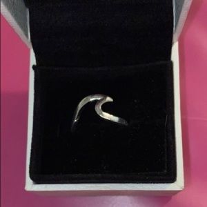 Ring set containing 7 rings!!! + a surprise gift